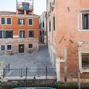  Apartament In San Marco With Canal View By Wonderful Italy